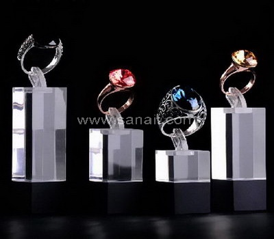 Schwarzes und klares Ring-Display