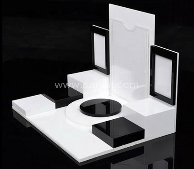 Elegant makeup display stand