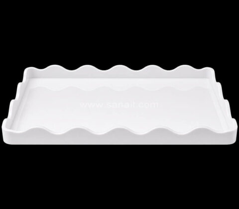 Plateau de service sur mesure blanc à bords festonnés et ondulés